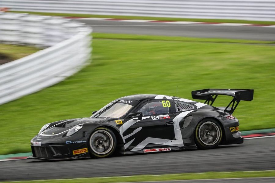 Four Porsche teams contest Suzuka 10hr race